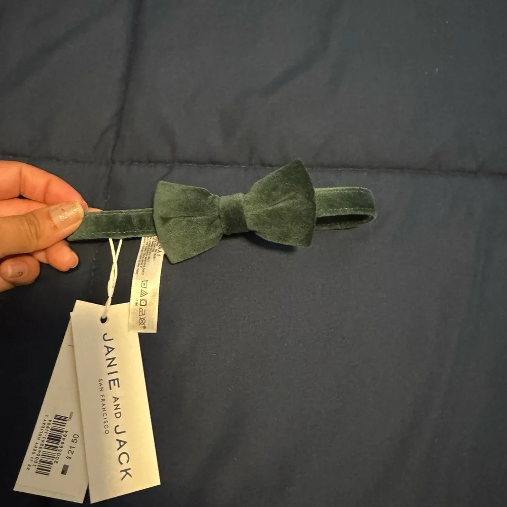 Janie and Jack Green Velvet Bowtie 2T- 5T